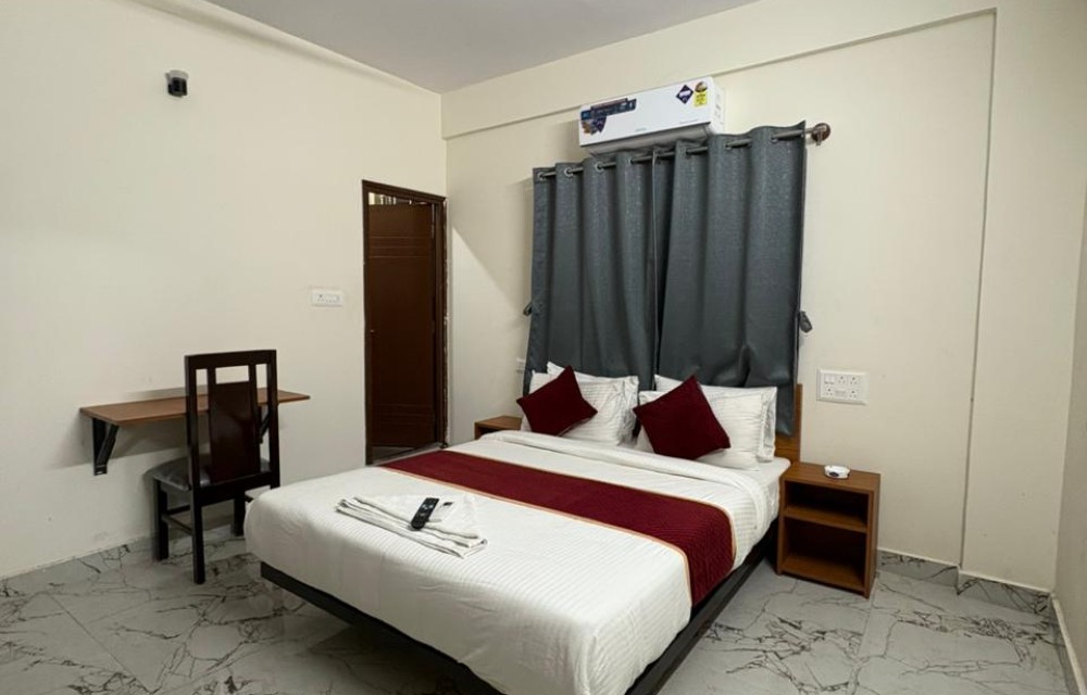 Standard Deluxe Room With Balcony Standard Deluxe Room With Balcony
